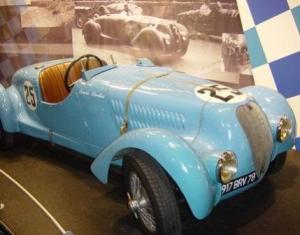 20050206vintagecar00.JPG